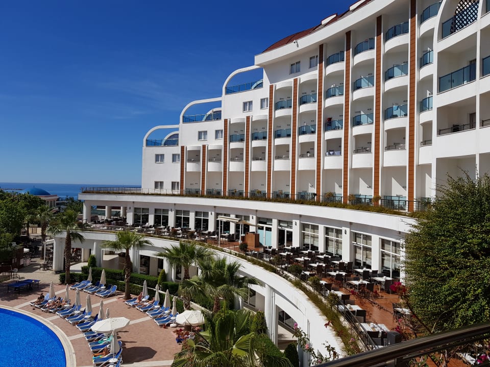 Pool Side Prenses Resort & Spa