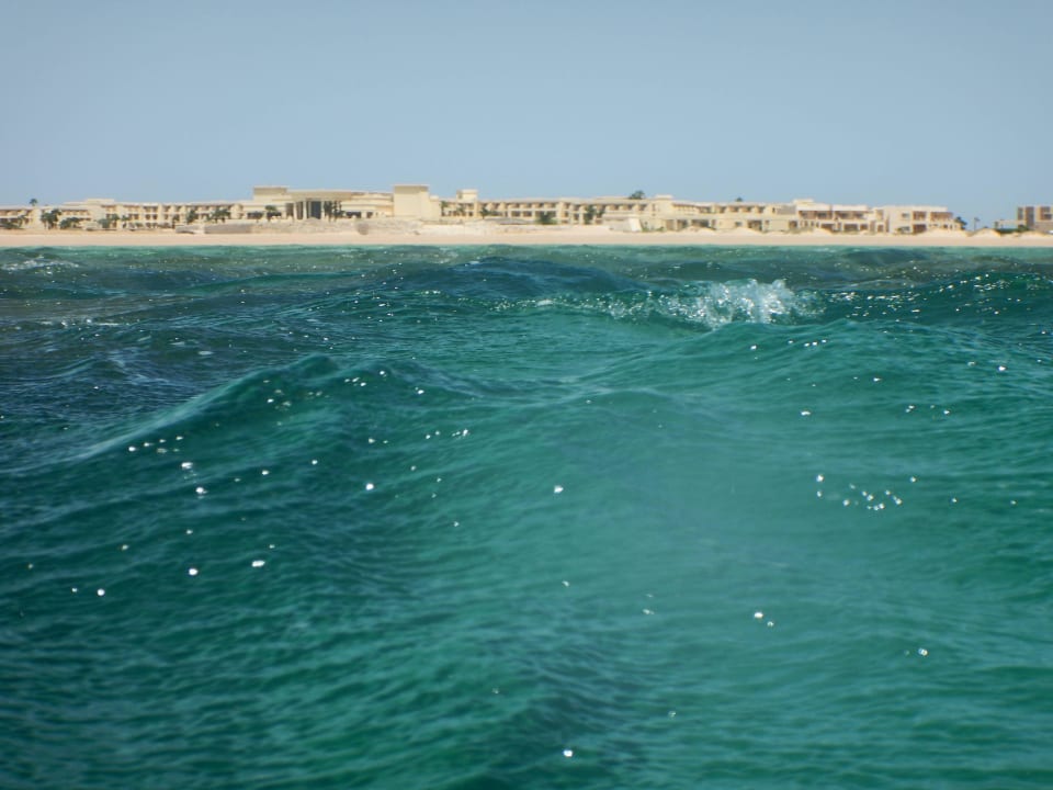 Blick vom Meer auf das Hotel Hotel Sheraton Soma Bay Resort