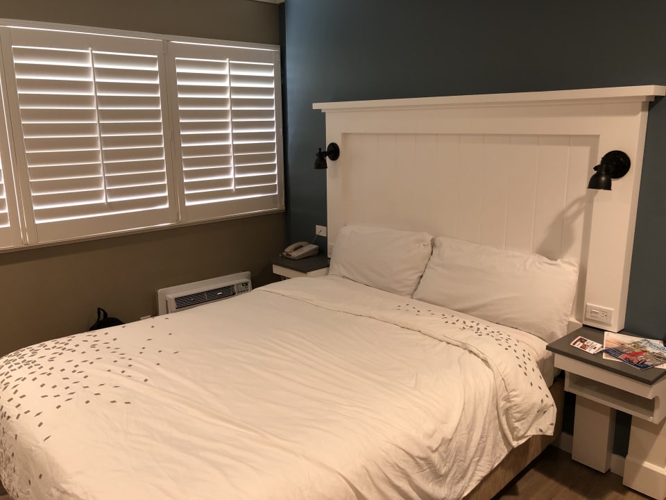 Zimmer Motel Pacific Shores Inn