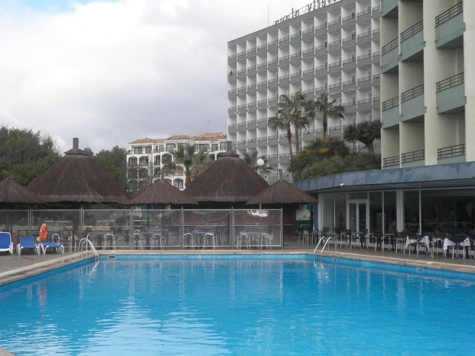 Hotel mit Blick auf Pool Hotel Vibra Beverly Playa