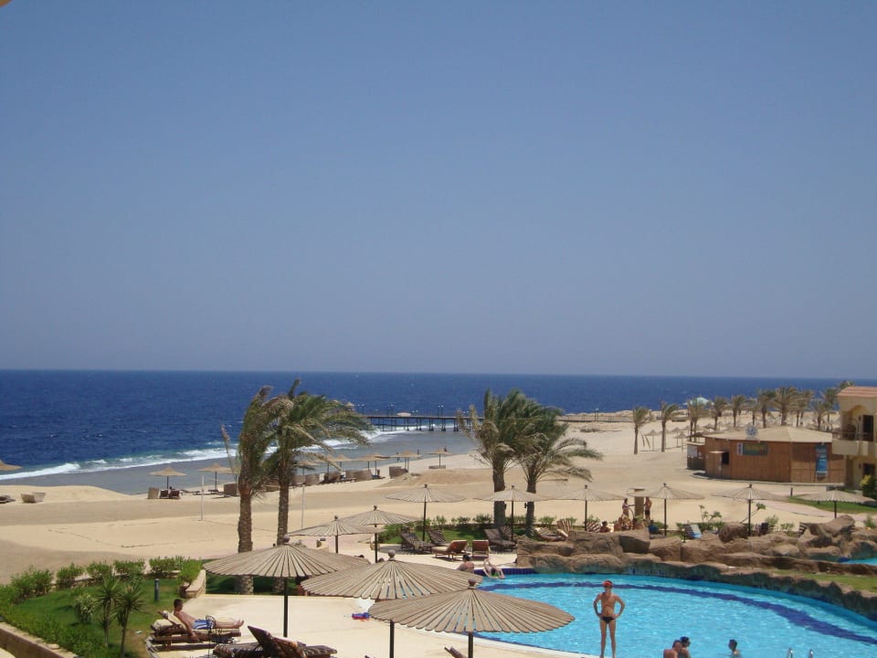 Basen i plaża Coral Hills Resorts & SPA