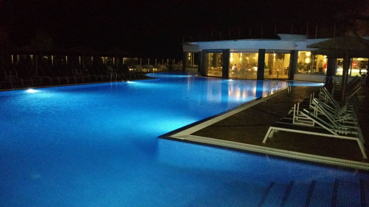 Poolbar abends allsun App.-Hotel Barlovento