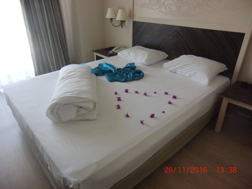 So fanden wir das Zimmer vor nach Strandbesuch Aydinbey Kings Palace & Spa