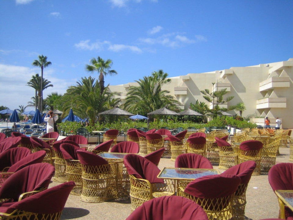 Bereich vor der Bar Dreams Lanzarote Playa Dorada Resort & Spa