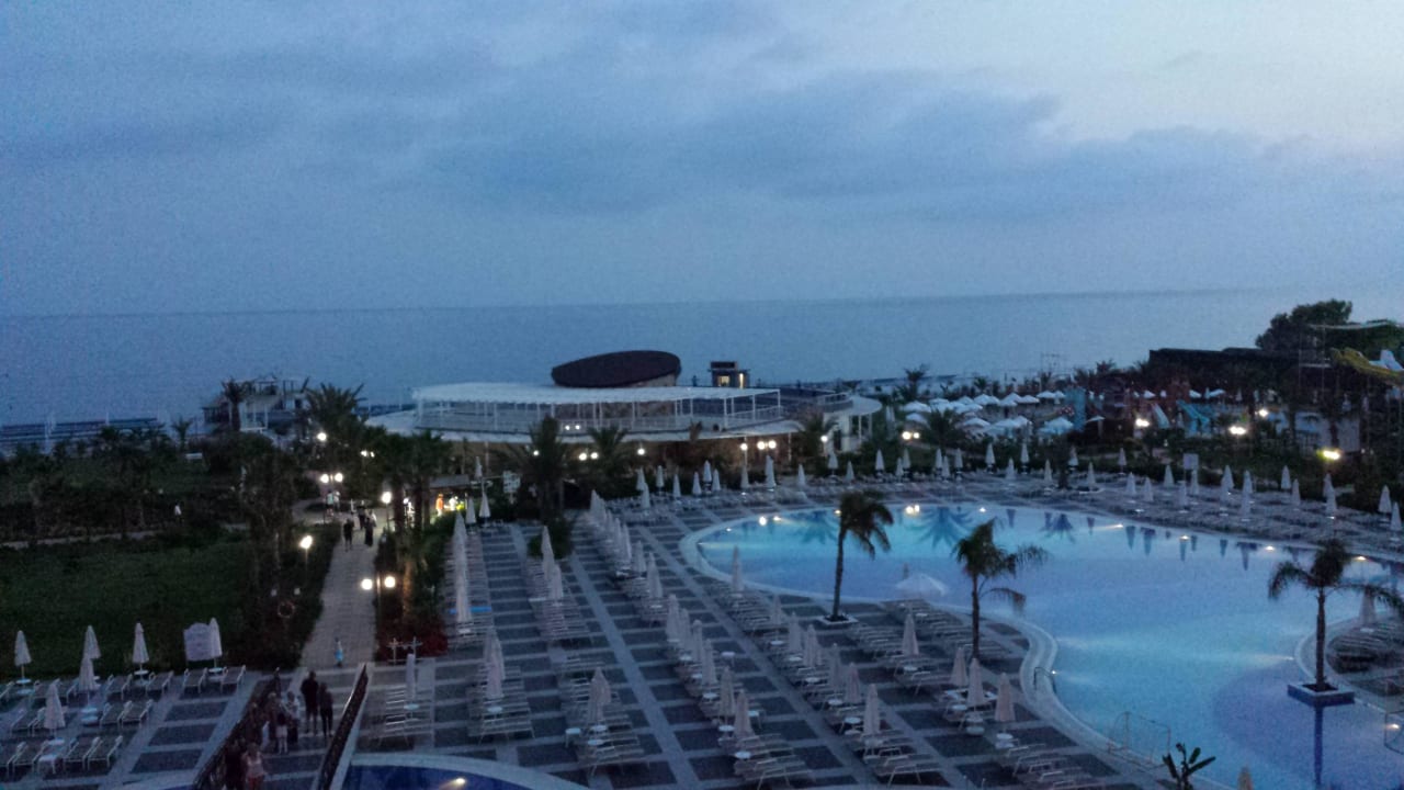 Ausblick vom Balkon Abends Seaden Sea Planet Resort & Spa