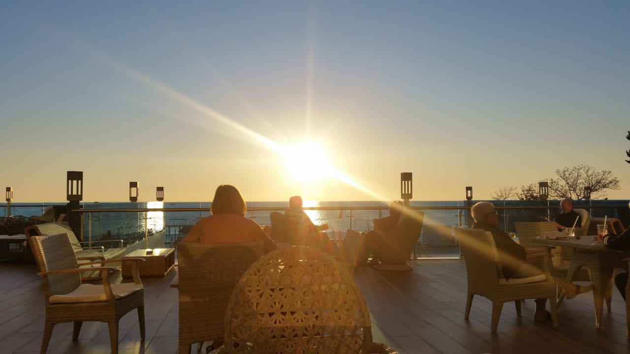 Sonnenuntergang  Azura Deluxe Resort & Spa Hotel