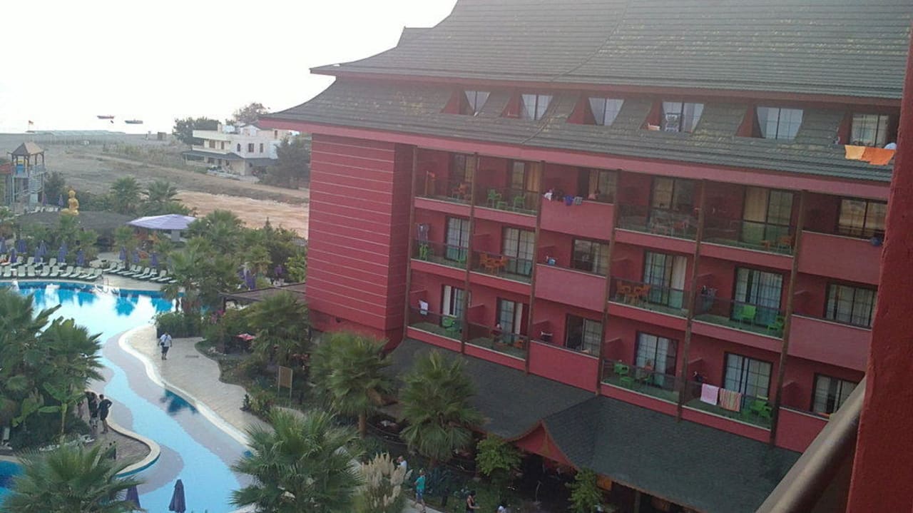 Blick auf zweiten Teil des Hotels Siam Elegance Hotels & Spa