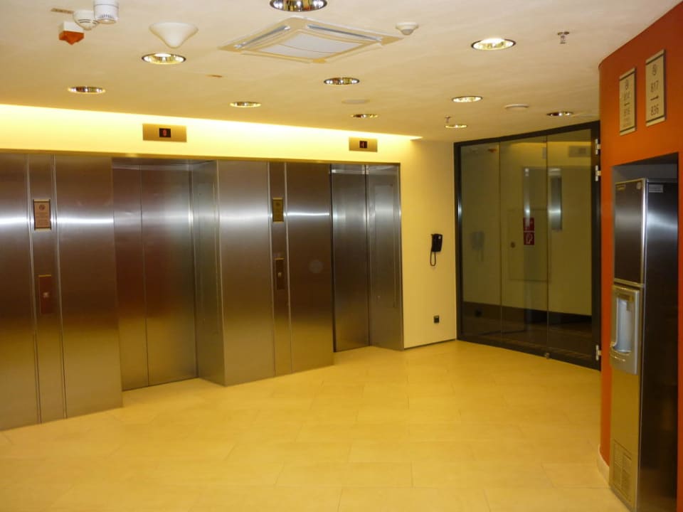 Aufzüge 8. OG Courtyard by Marriott Vienna Prater/Messe