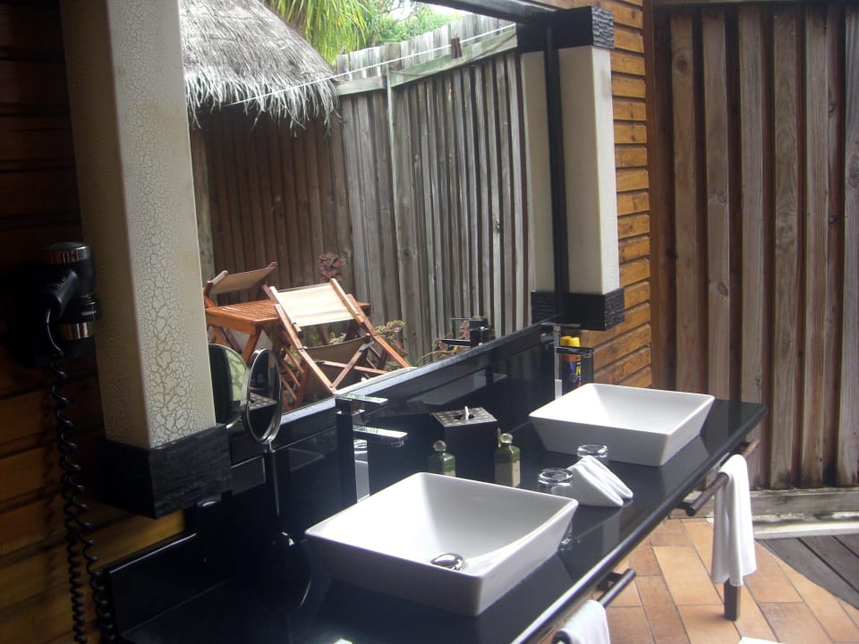 Jacuzzi Beach Villa Komandoo Island Resort & Spa - Adults only