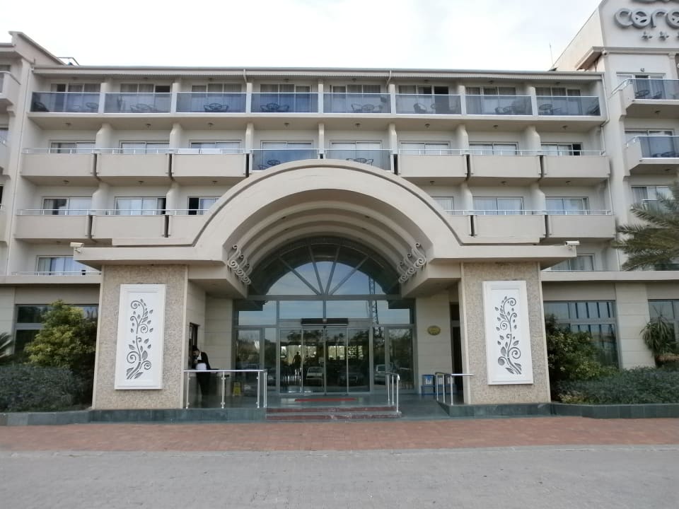 Haupteingang Seaden Corolla Hotel