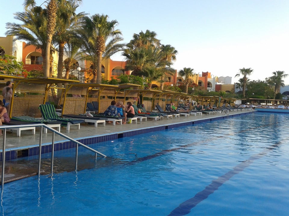 Der große Pool Arabia Azur Resort