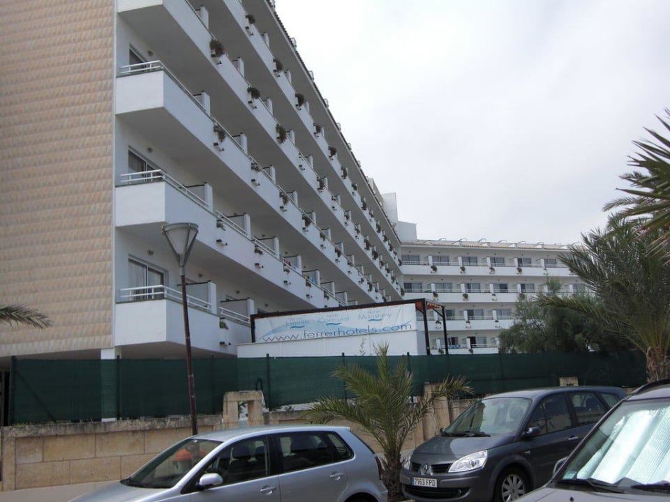 Die Rückseite des Hotels Caprice Janeiro Hotel & Spa