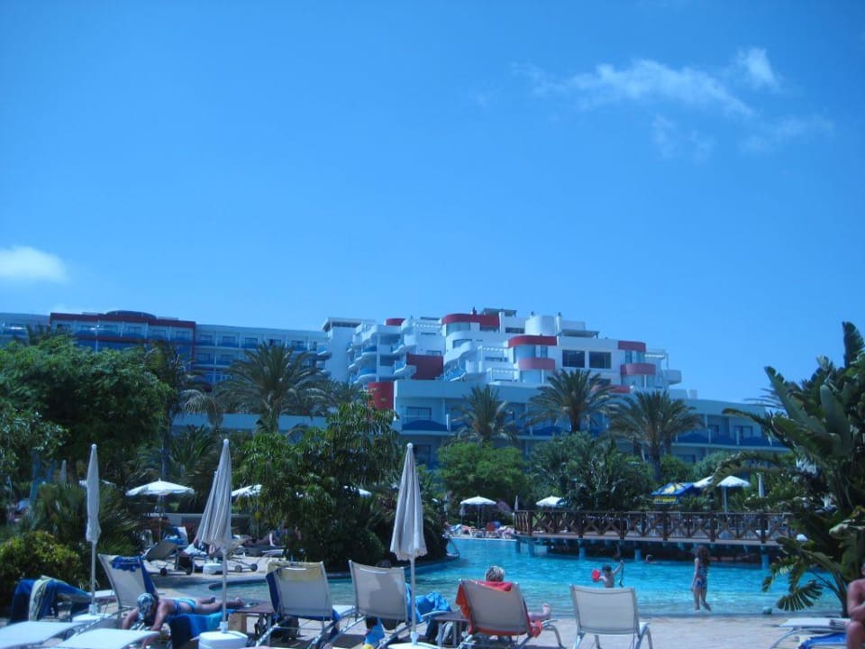 Blick auf Pool,Garten und Hotel R2 Pajara Beach