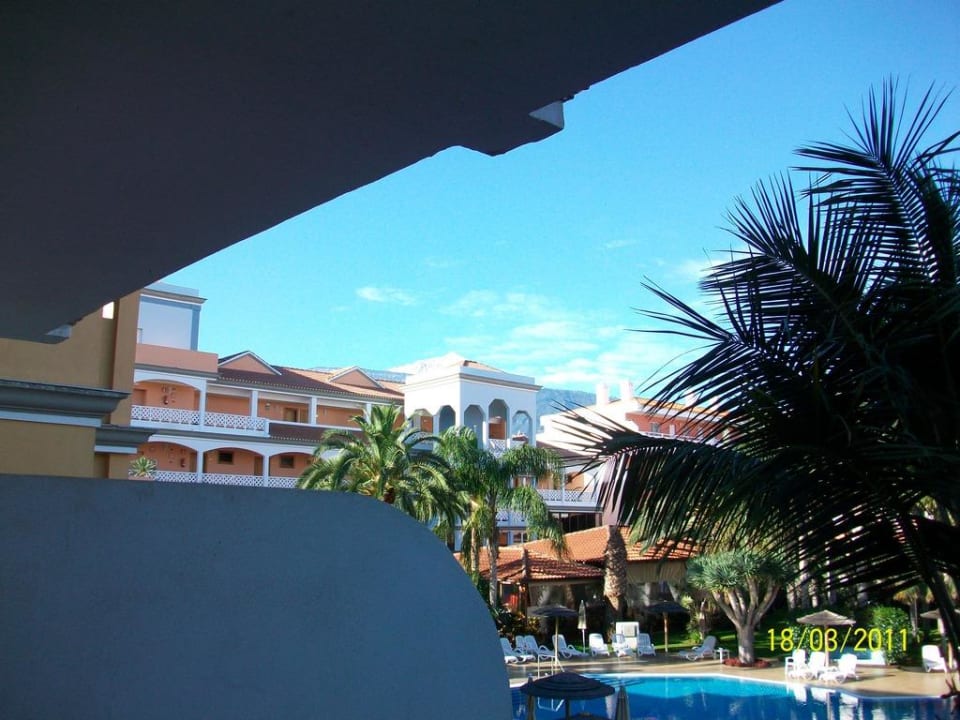 Blick auf Pool und Ausblick Hotel Riu Garoe