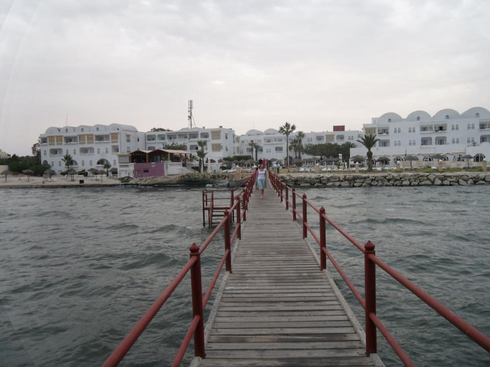 Widok na plaże od strony morza Alassio Hotel and Thalasso