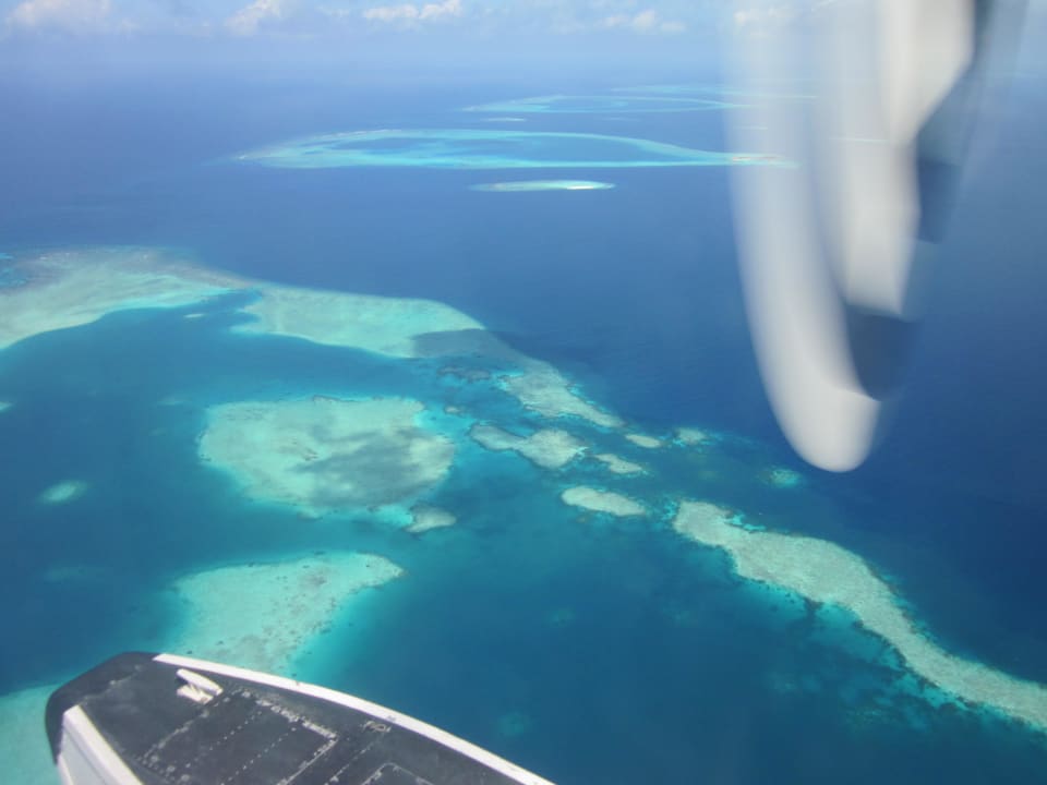 Aus dem Wasserflugzeug Kuramathi Maldives