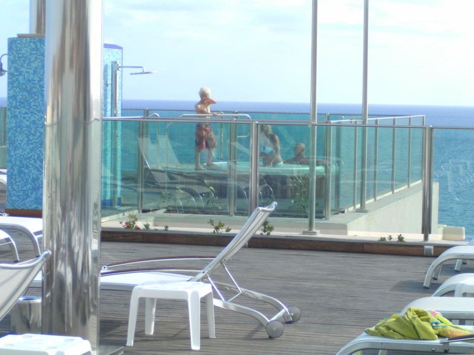 Der Whirlpool auf dem Dach Bull Dorado Beach & Spa