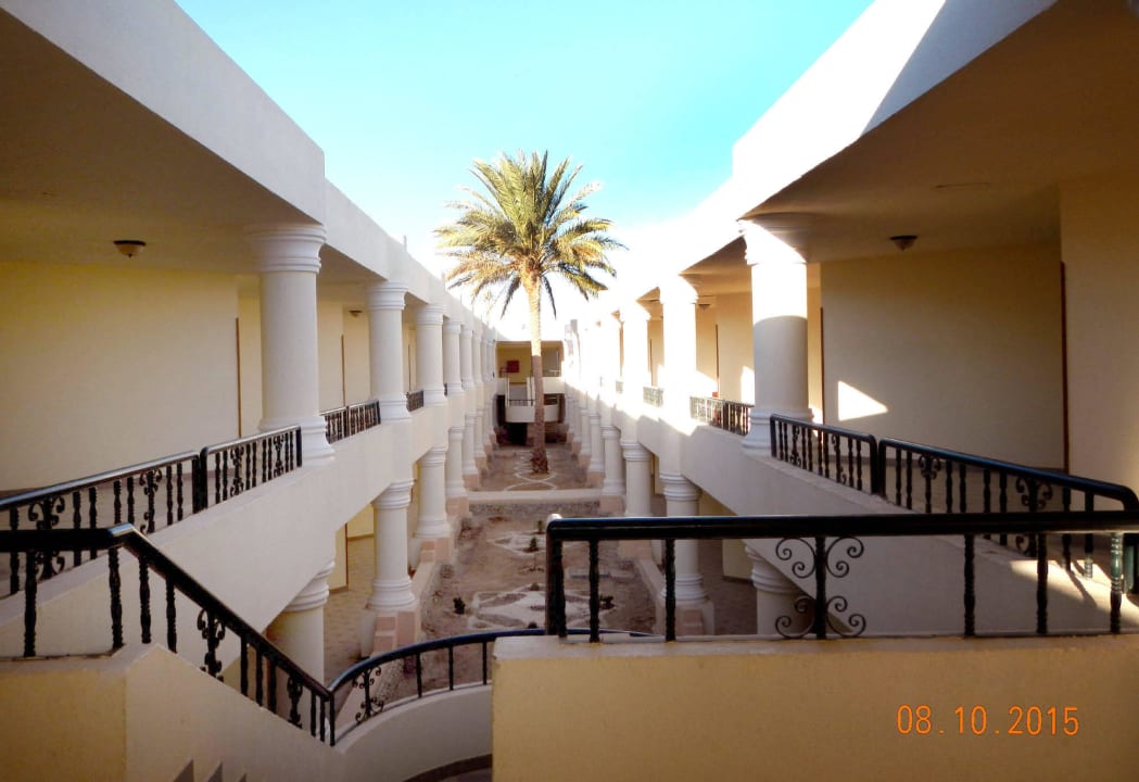 Der "Hof" vor der Zimmertür Ali Baba Palace Hotel