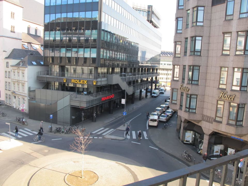 Ausblick zum Bahnhof v. Zimmer SMARTY Cologne Dom Hotel - Boardinghouse