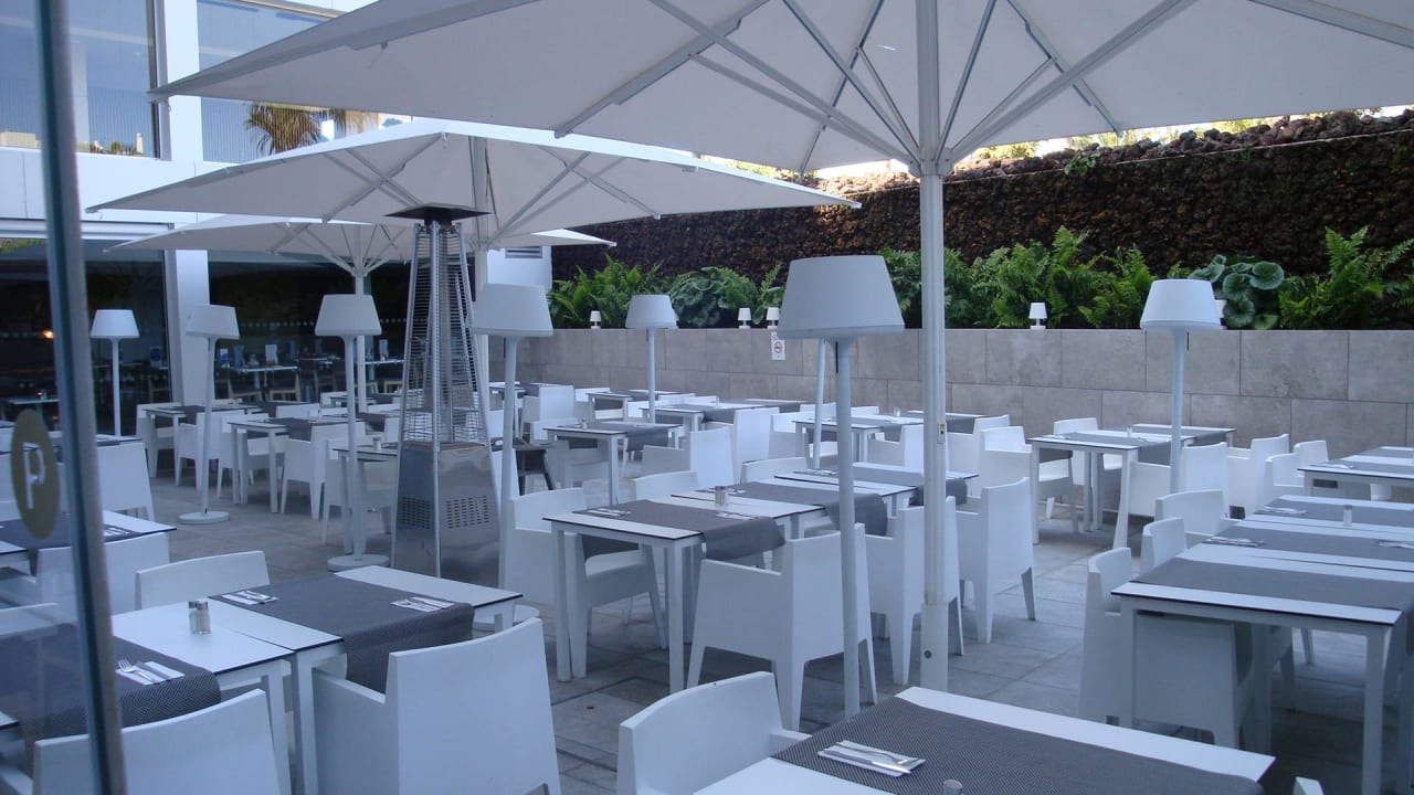 Restaurant Außenbereich alltoura Club Hotel Akeah Broncemar