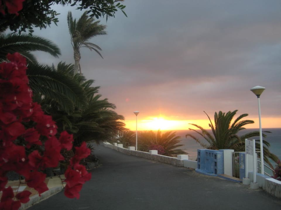 Hotelpromenade bei Sonnenaufgang SBH Club Paraiso Playa