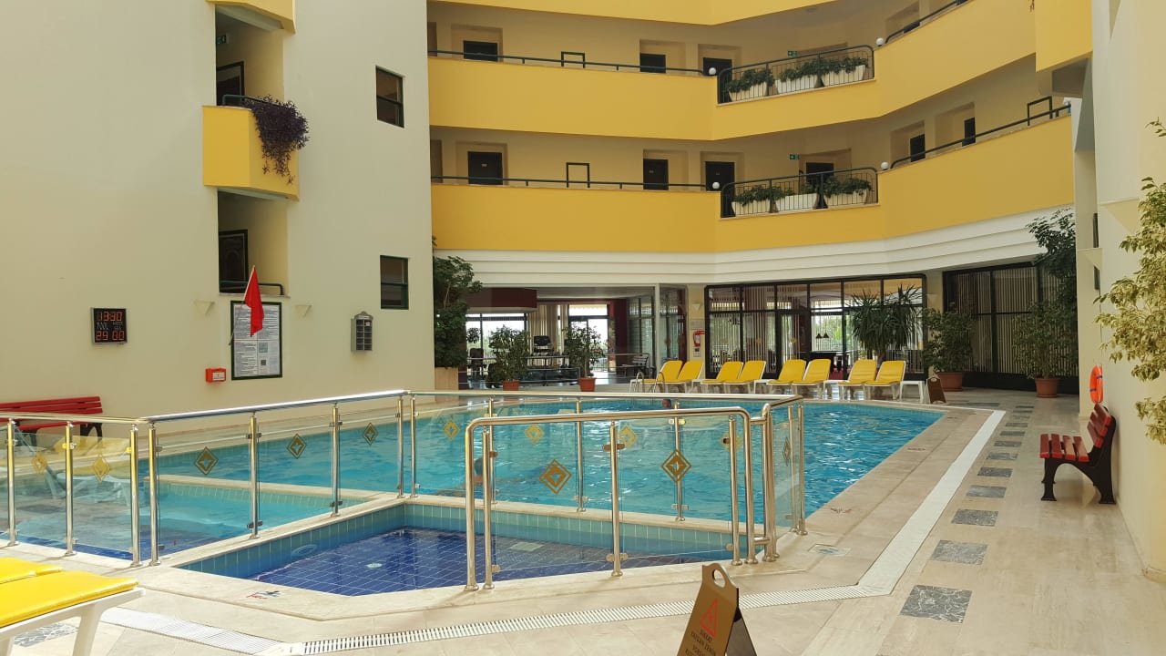 Innenpool Hotel Miramare Beach