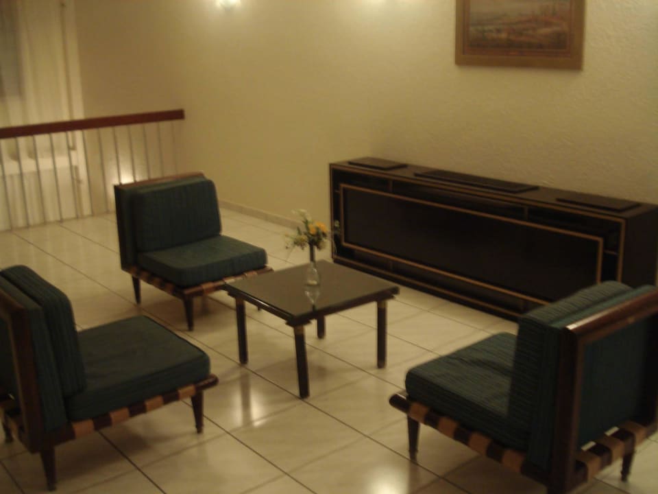 Холл у лифта  Pallini Beach Hotel