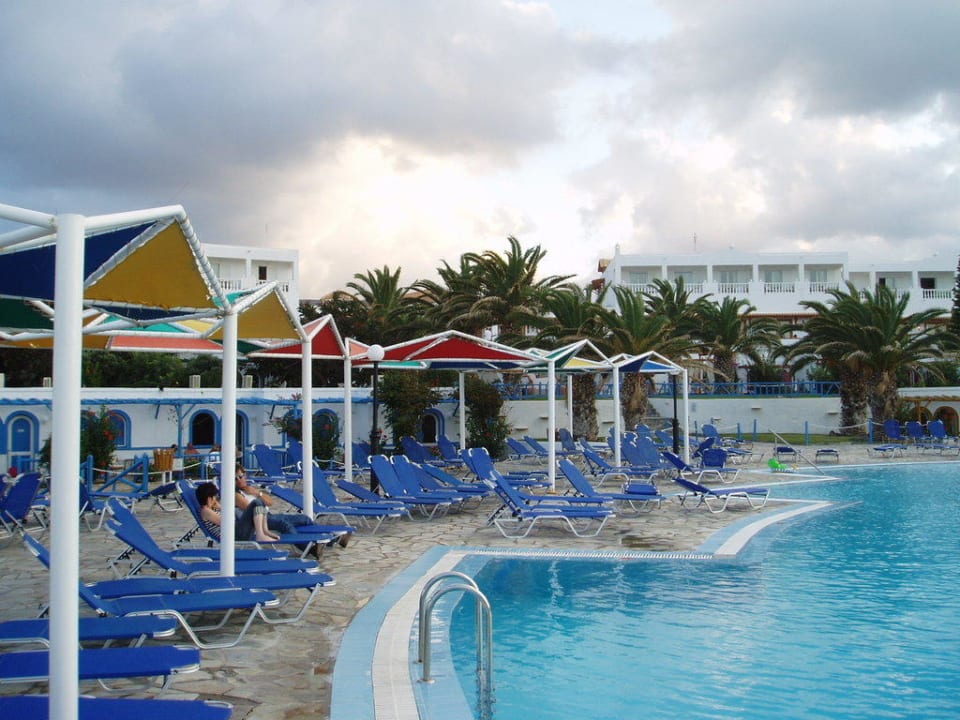 Großer Pool Mitsis Selection Rinela