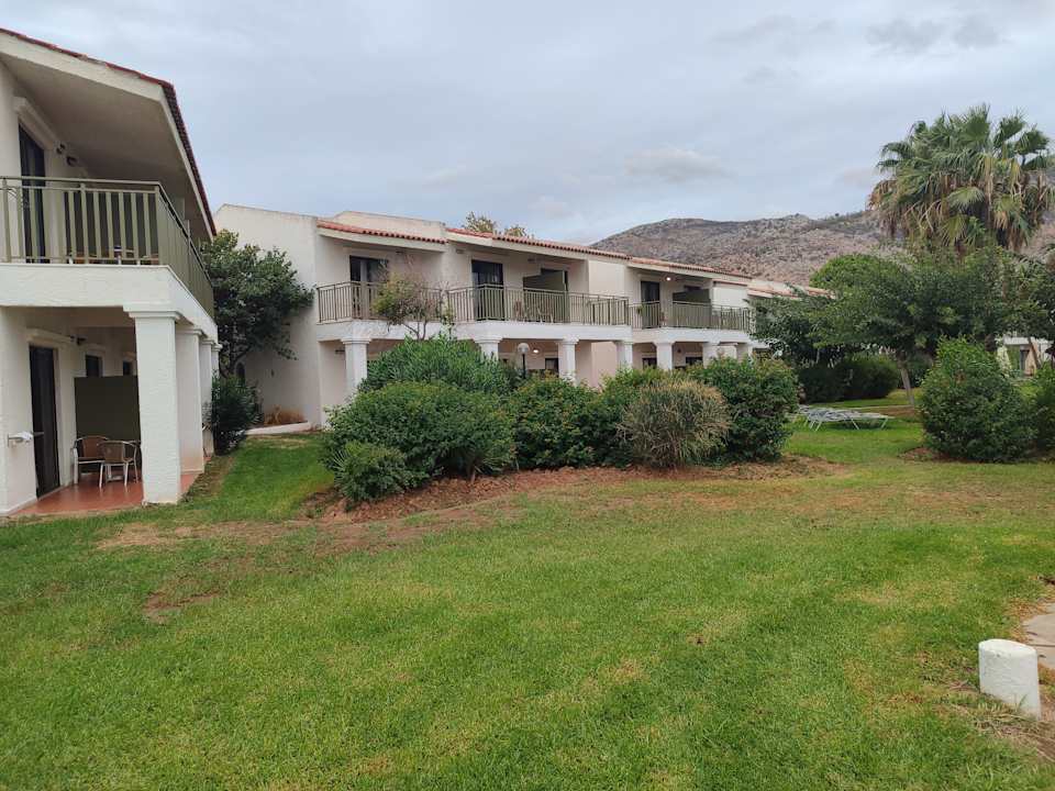 Gartenanlage Golden Coast Hotel & Bungalows