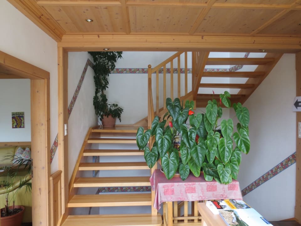 Empfang und Eingang zum Frühstücksbereich Weingut & Landhaus Willi Opitz