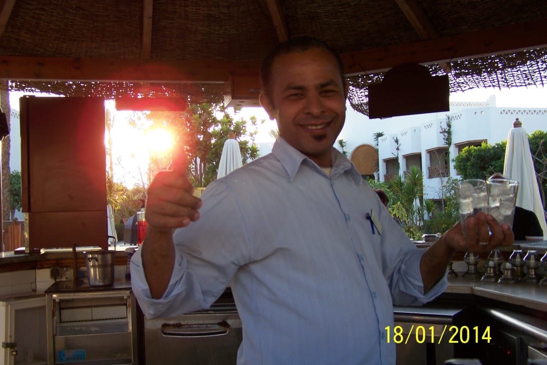 Immer gut drauf unser Achmed von der Mangobar Ghazala Gardens