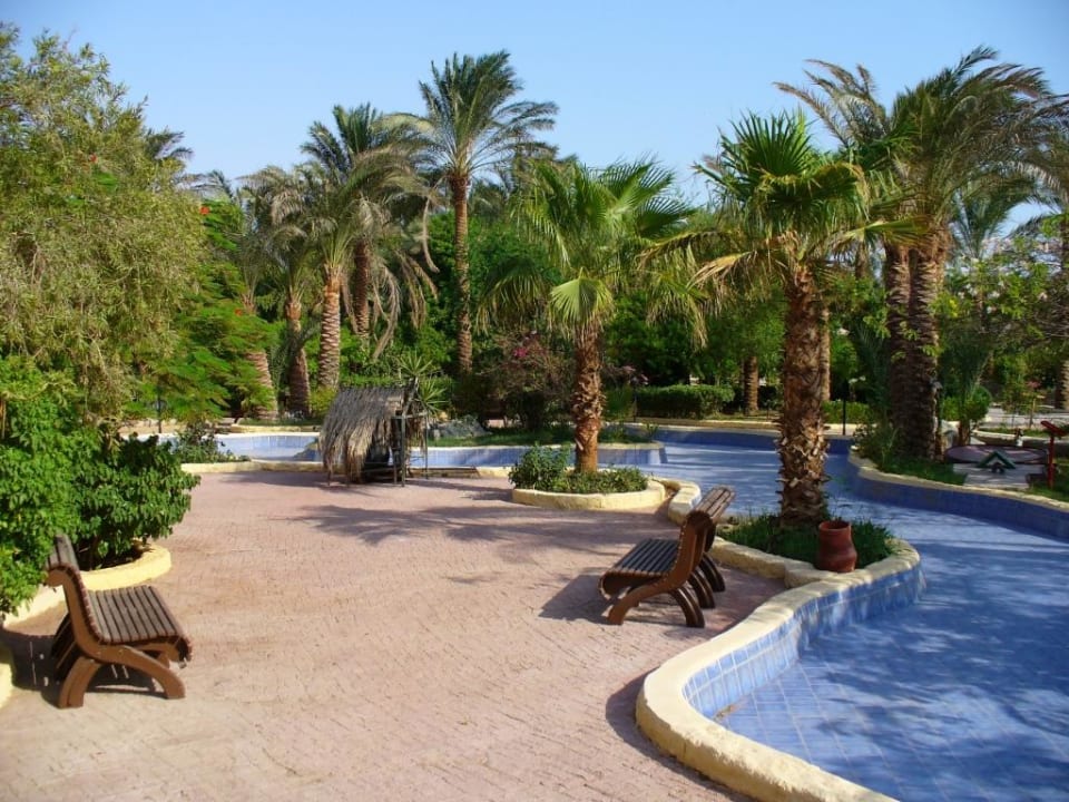 Gartenanlage vorm Tblock. Giftun Azur Resort
