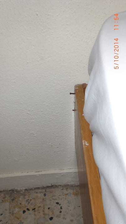 Bett mit Nägeln Xeno Club Mare Hotel