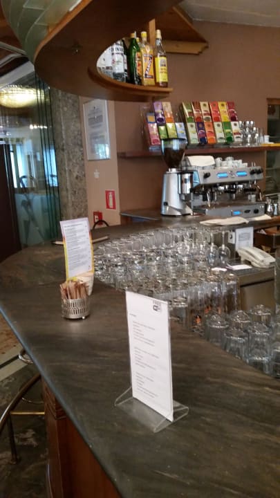 Hotel Bar toller Service von Ervin Falkensteiner Family Resort Lido