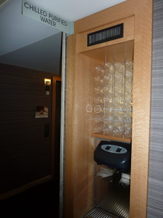 Kostenlos in jedem Flur vor den Zimmern  Hotel The Jewel Facing Rockefeller Center