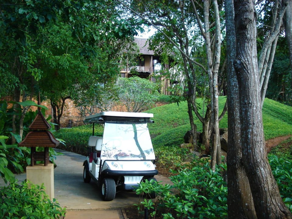 Buggy im Eingangsbereich Villa Nr. 20 Phulay Bay, a Ritz Carlton Reserve