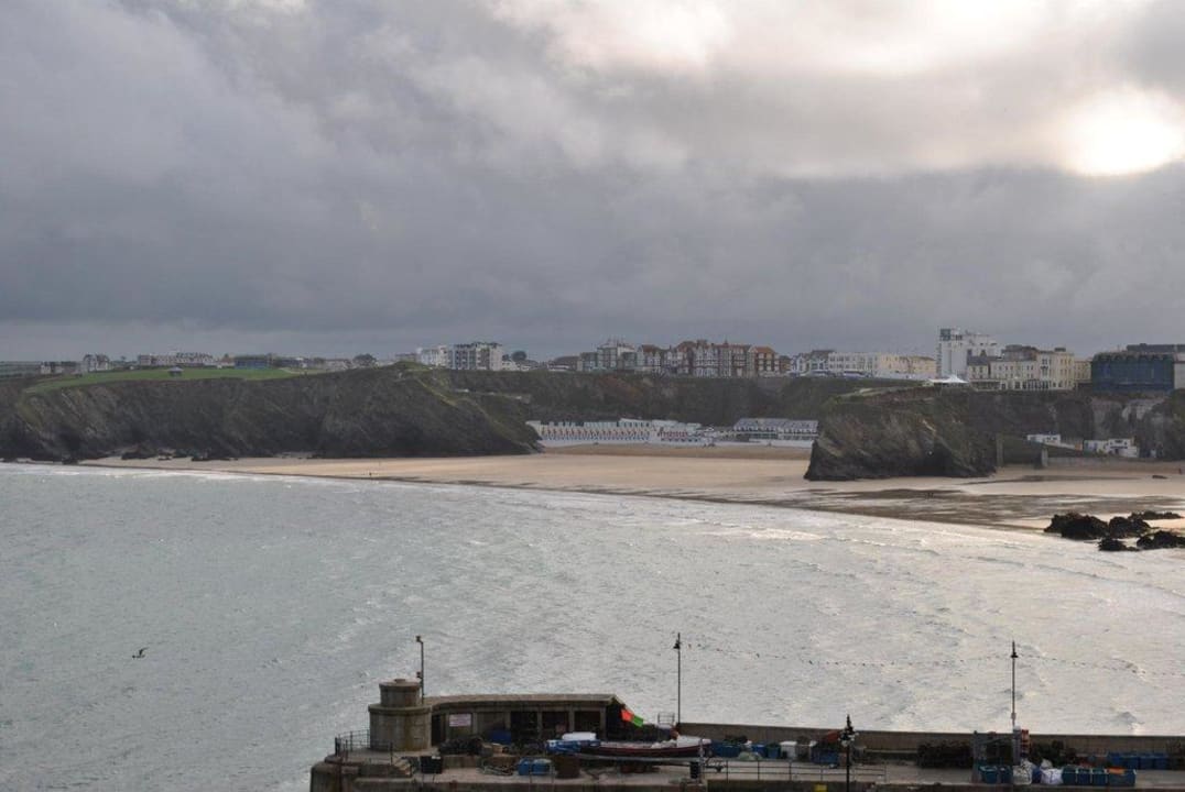 Blick vom Hafen auf Hotel Hotel Bristol