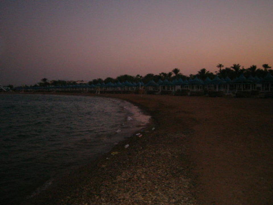 Es ist nicht "nur" eine Flasche sondern  verdreckt The Grand Hotel Hurghada