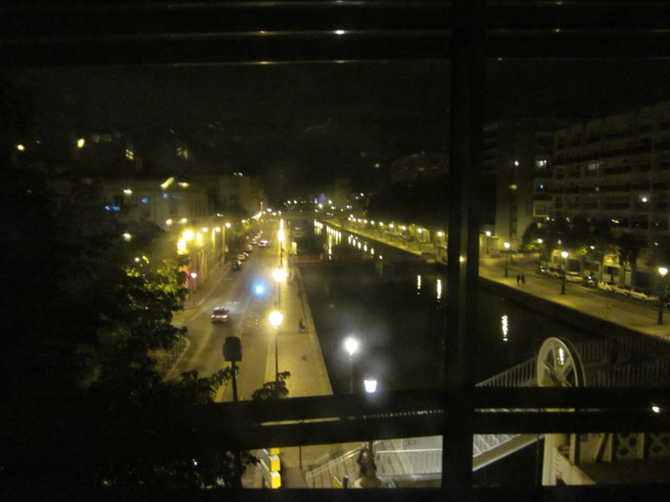 Ausblick am Abend Holiday Inn Express Paris Canal de la Villette