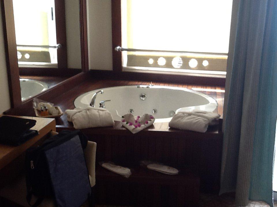 Jacuzzi Saturn Palace Resort Hotel