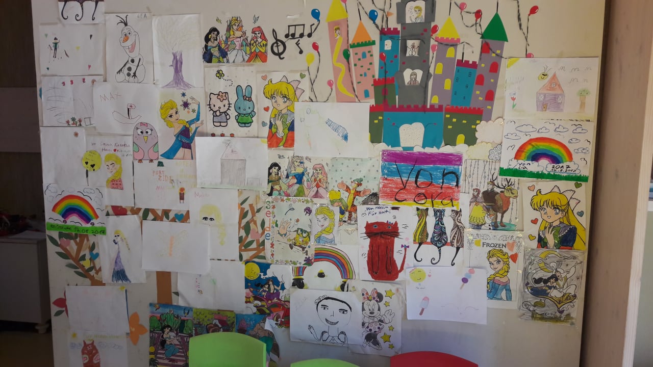 Kindergemälde im Spielzimmer Port Side Resort Hotel