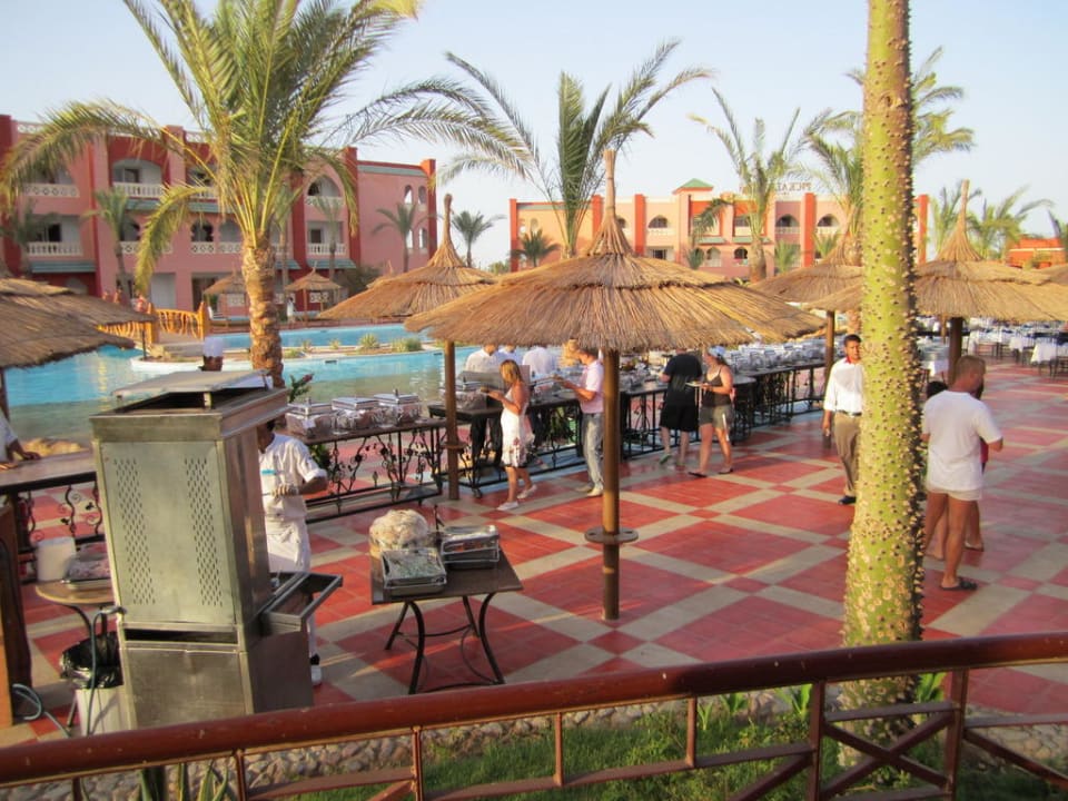Büffet am Pool Pickalbatros Aqua Vista Resort - Hurghada