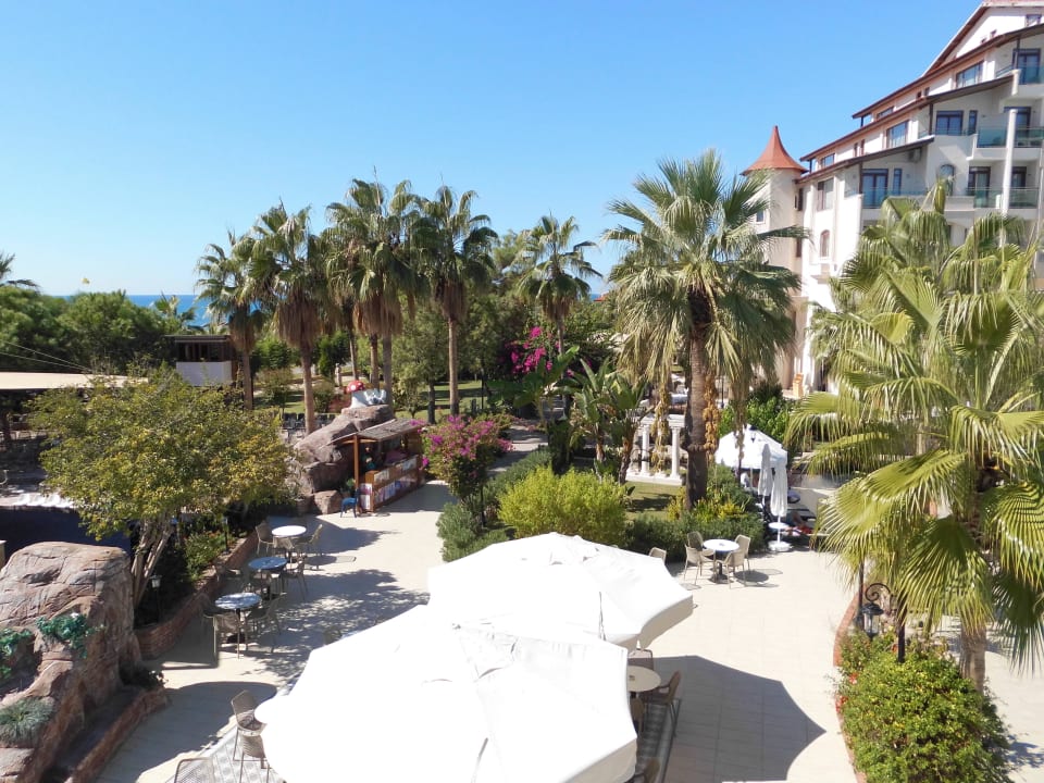 Blick in den Garten Bella Resort & Spa