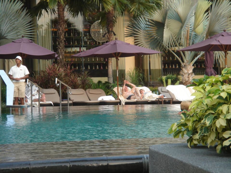 Guter Service am Pool Shangri-La Hotel, Bangkok