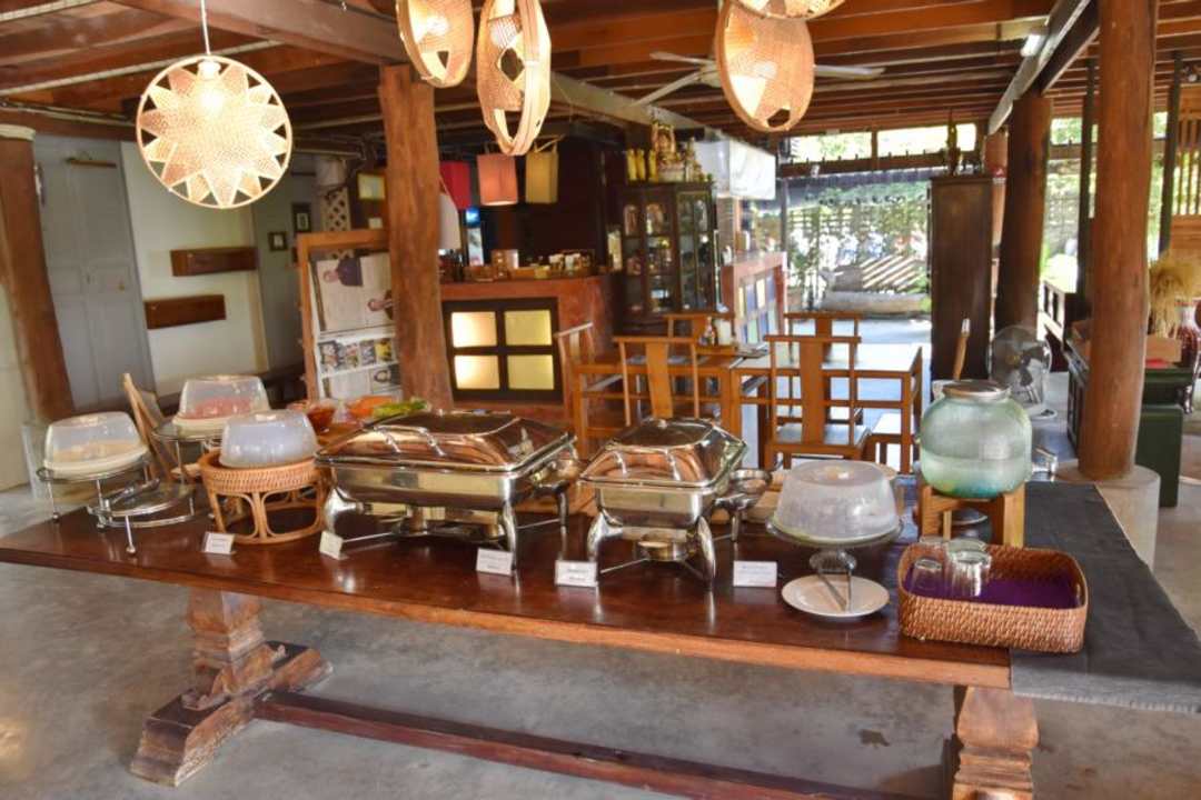 Gastro Hotel Tharaburi Resort