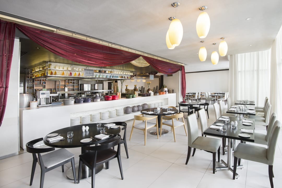 Gastro Hyatt Place Residences Dubai / Al Rigga