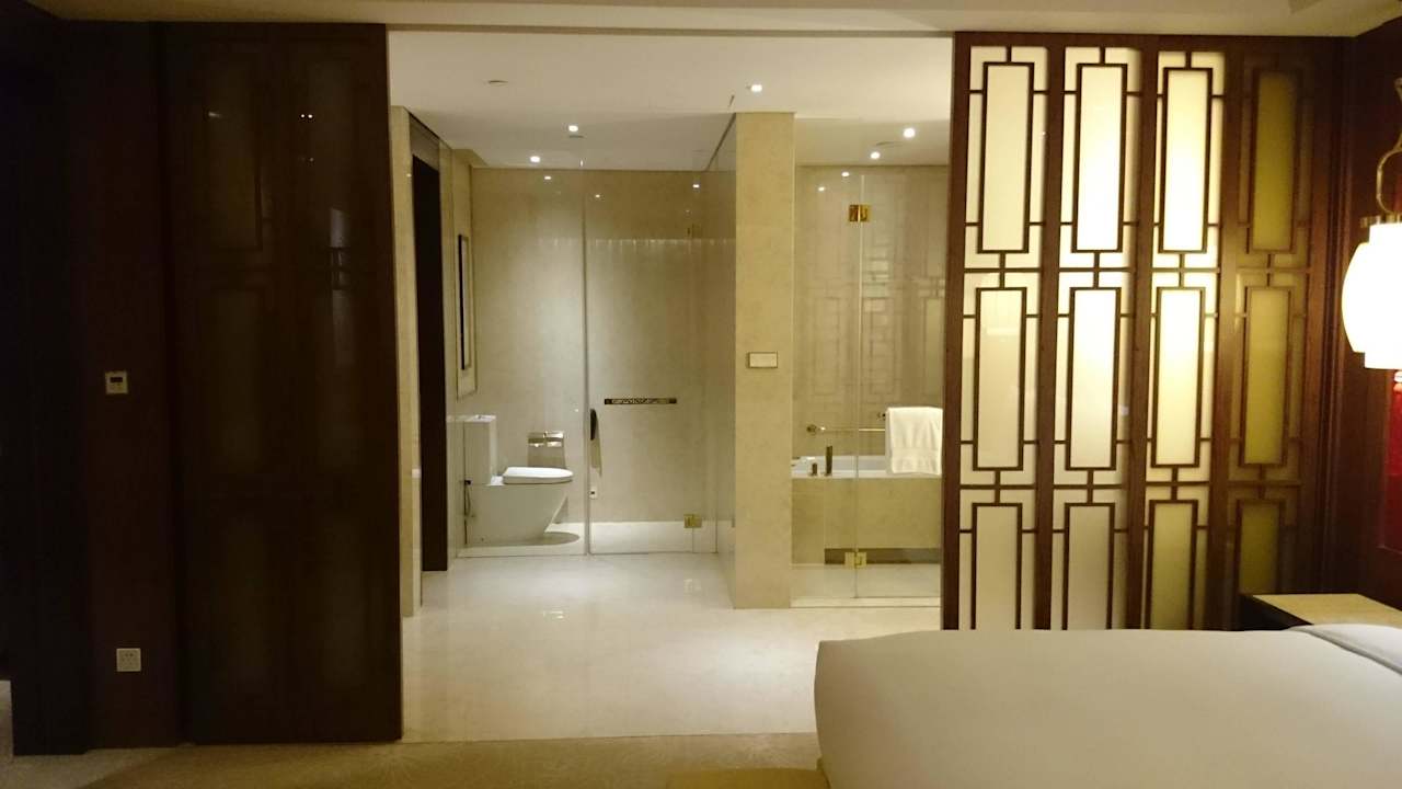 Blick ins badezimmer Hilton Tianjin Eco-City