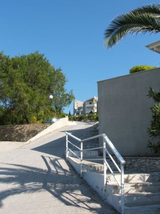 Der Weg runter zum Hotelstrand Proteas Blu Resort