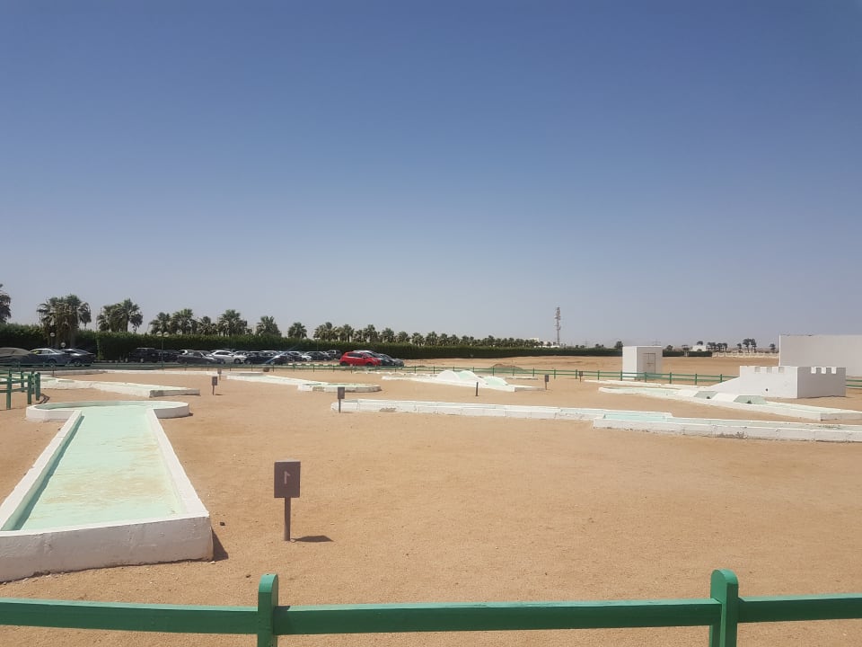 Der beschädigte Minigolfplatz Hotel Mercure Hurghada