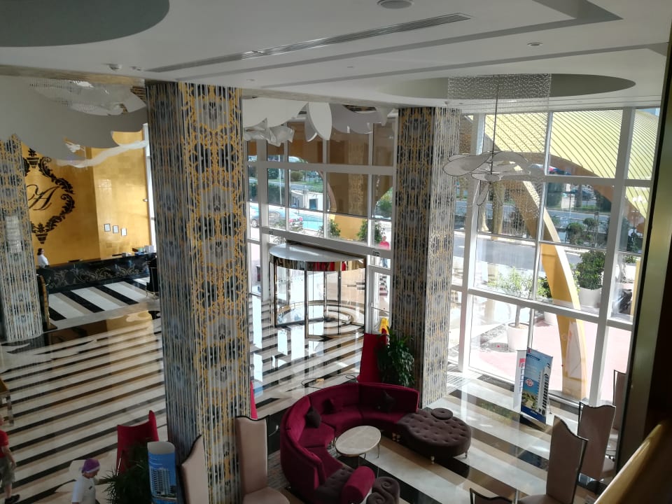 Lobby Azura Deluxe Resort & Spa Hotel